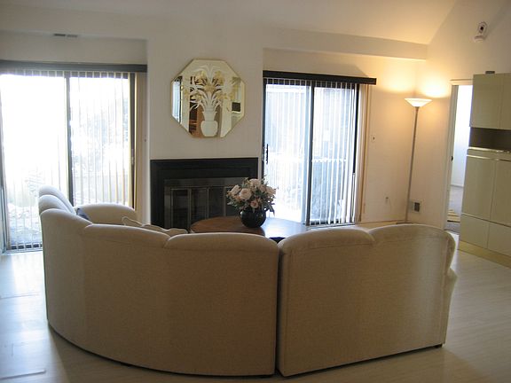 4th image of 63 Southgate Cir