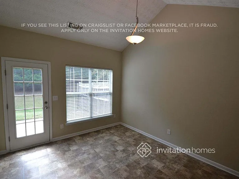 1456 Gates Cir SE — Photo 4