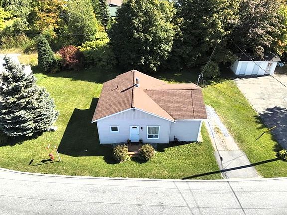 2nd image of 4 Hillview Avenue