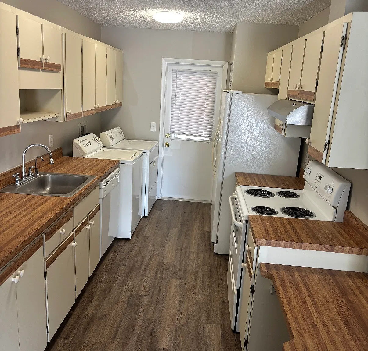 3 bed, 1140 sqft, $1,950 — Photo 4