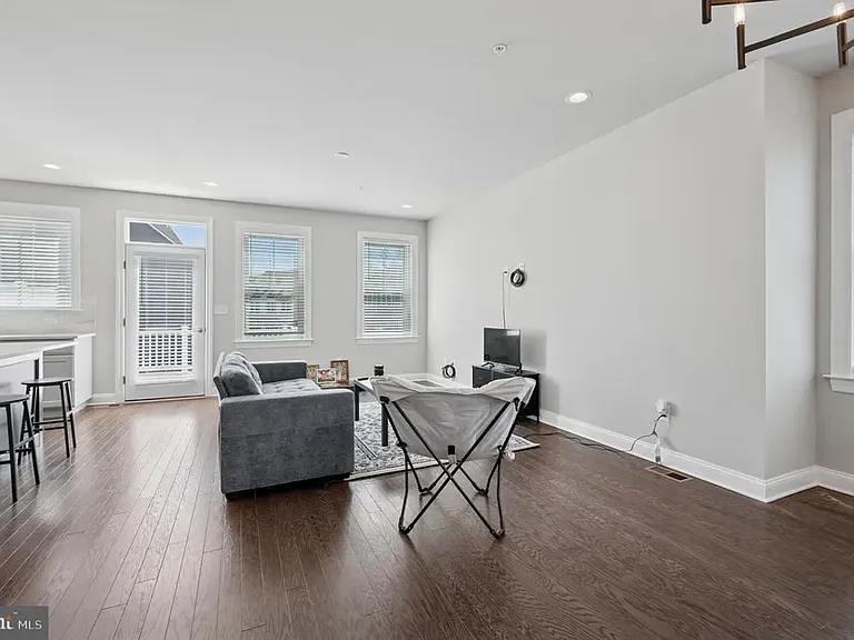 212 Foxhedge Rd — Photo 1