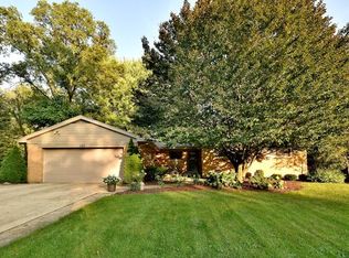 3S101 Butternut Ln, Glen Ellyn, IL 60137