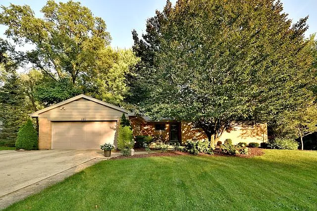 3S101 Butternut Ln photo 1