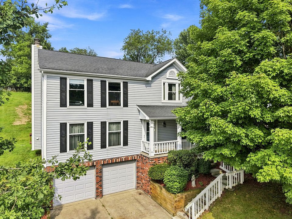 1st image of 215 Leaside Dr