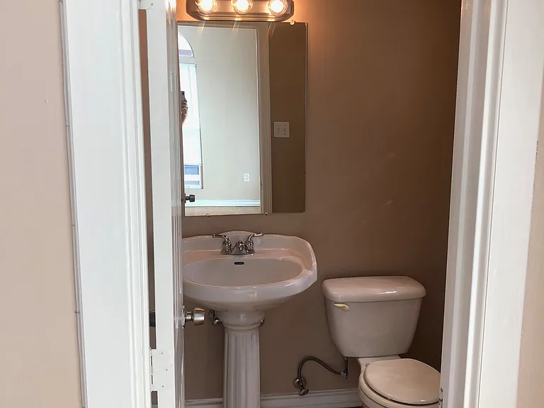 4122 Drake St — Photo 7