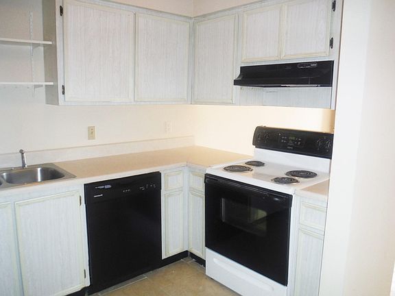 4th image of 107 Lake Villa Way
