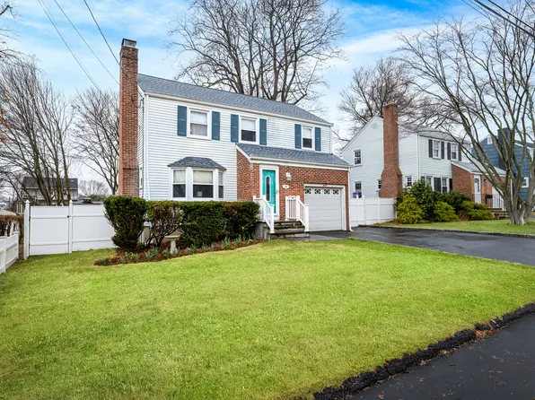 20 Willowbrook Place, Stamford, CT 06902