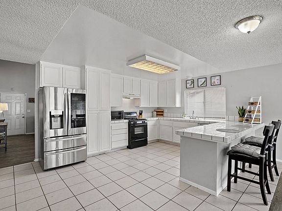5th image of 44508 Calston Ave
