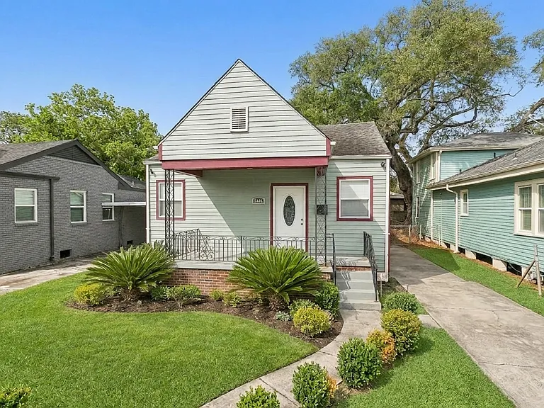 3540 Clermont Dr — Photo 2
