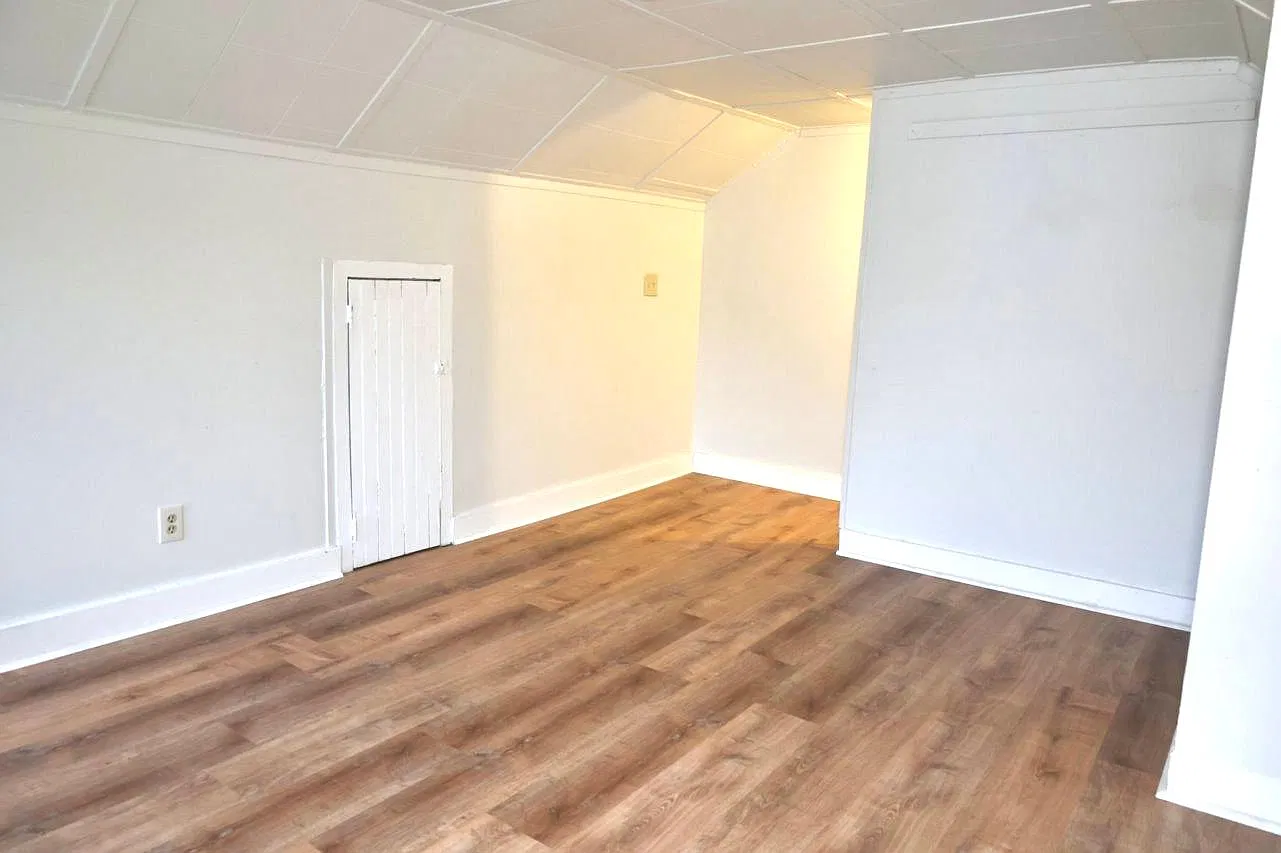 2 bed, 1000 sqft, $1,650 — Photo 3