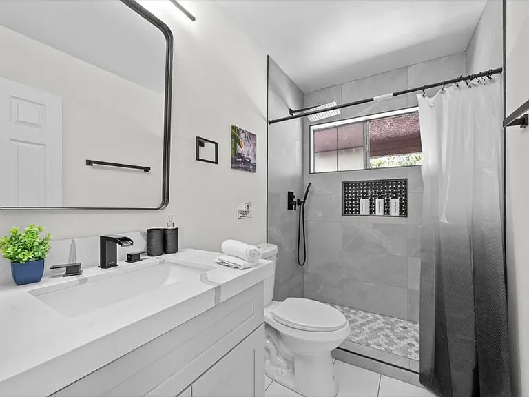 2571 Vegas Valley Dr — Photo 25