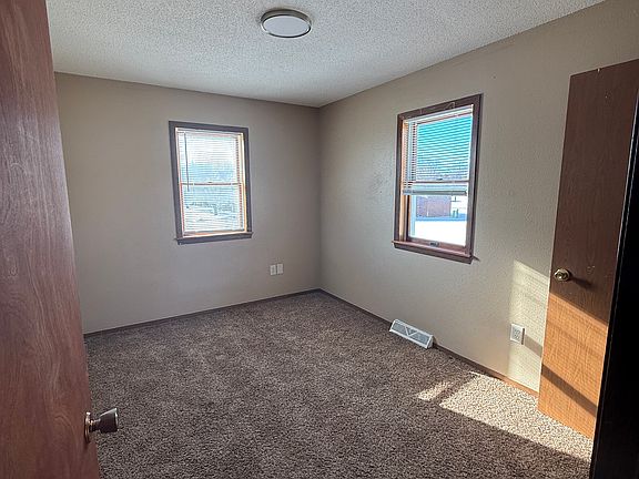 2nd image of 1014 Castlewood Dr