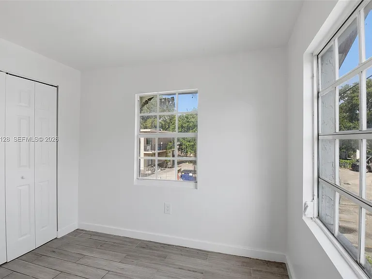 1035 NW 5th St #4 — Photo 11
