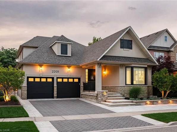 2201 Rochester Cir, Oakville, ON L6M 5E3