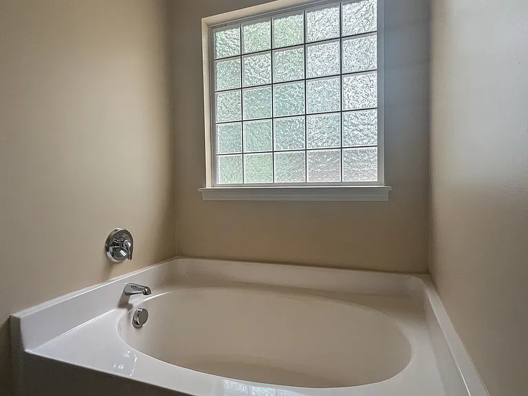 1806 Raj Dr — Photo 24