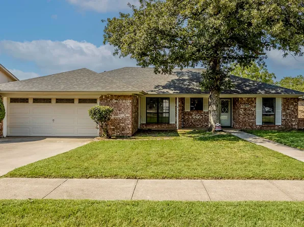 609 Steeplechase Dr, Bedford, TX 76021