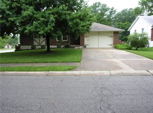 3824 Queen Ridge Dr, Independence, MO 64055