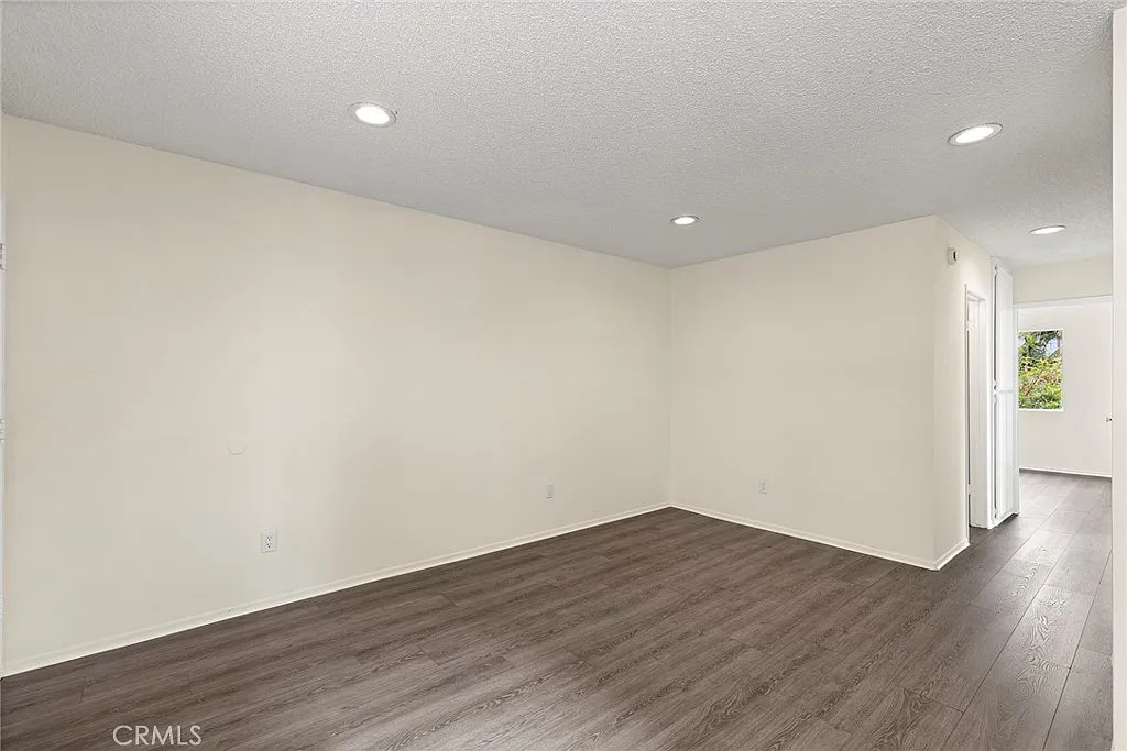 Building Photo - 614 S Lake St #C