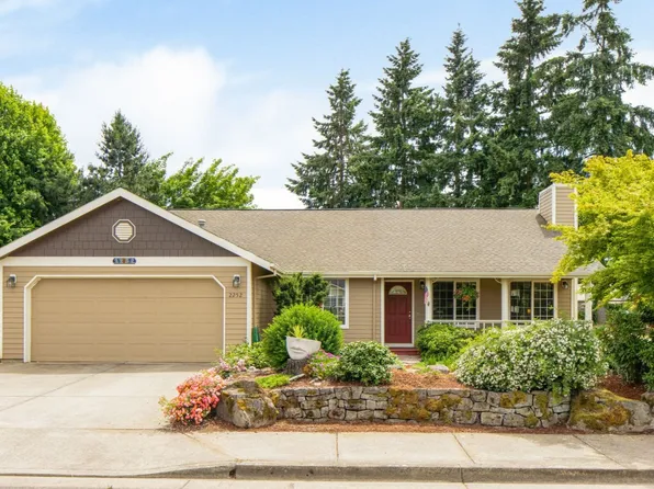 2252 Riviera Ct, Hubbard, OR 97032