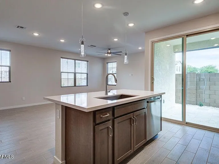 2831 S Central Dr — Photo 6