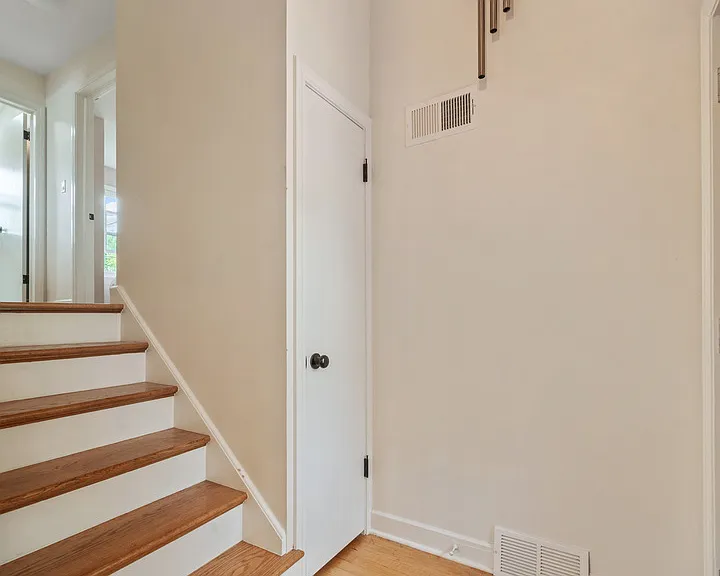 5320 Suffield Ct — Photo 3