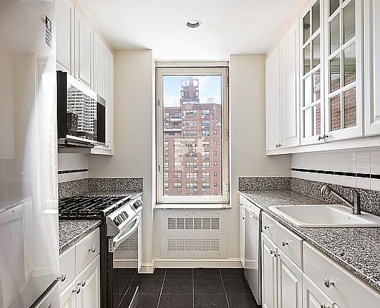3rd image of 308 E 72nd St APT 14A