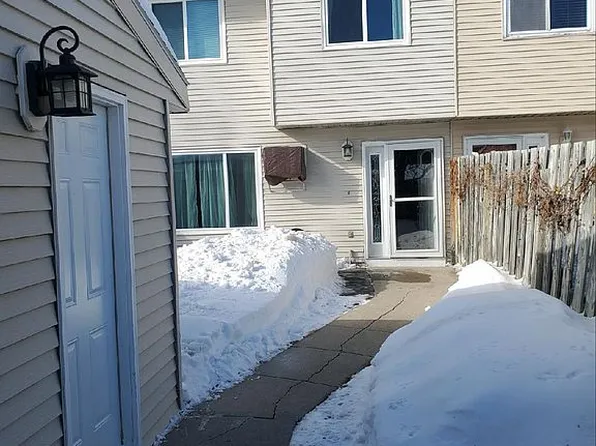 2260 30 1/2 Ave S, Fargo, ND 58103