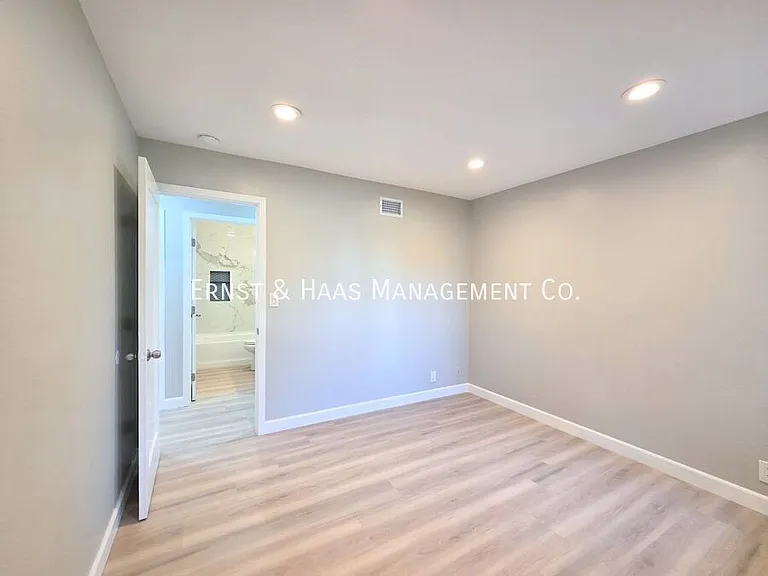 13118 Carolyn St — Photo 14