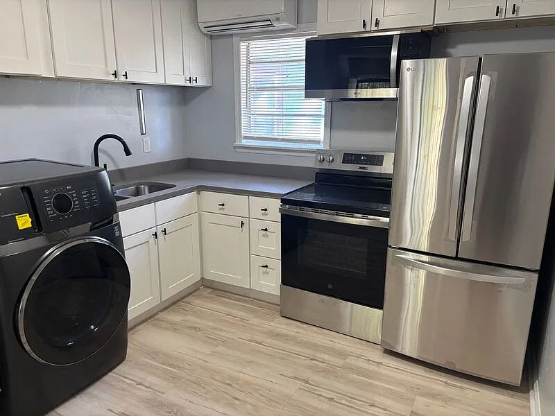 2 bed, 1.0 bath, 729 sqft, $875 — Photo 1