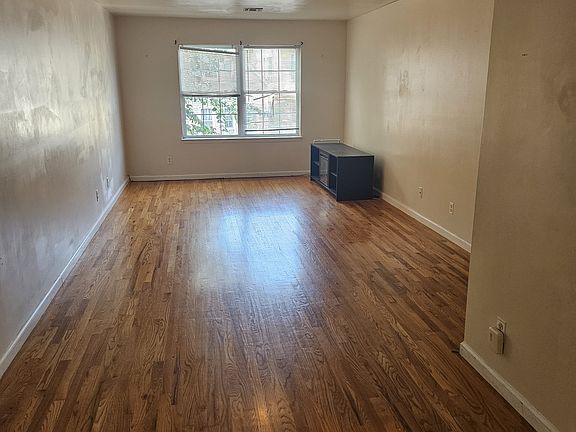 3rd image of 788 S 17th St Floor 2