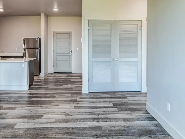 The Meridian Apartments — Photo 18