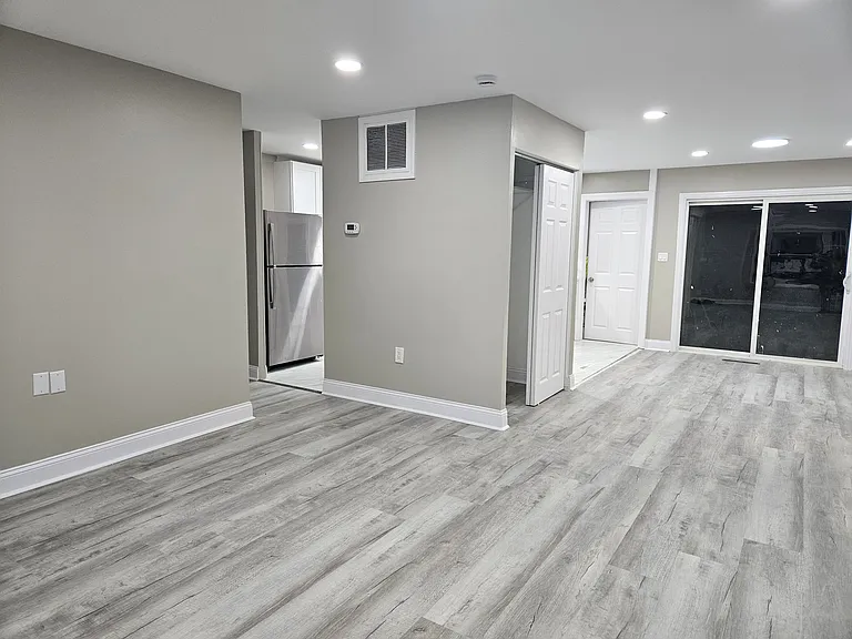 1020 S Park Blvd — Photo 3
