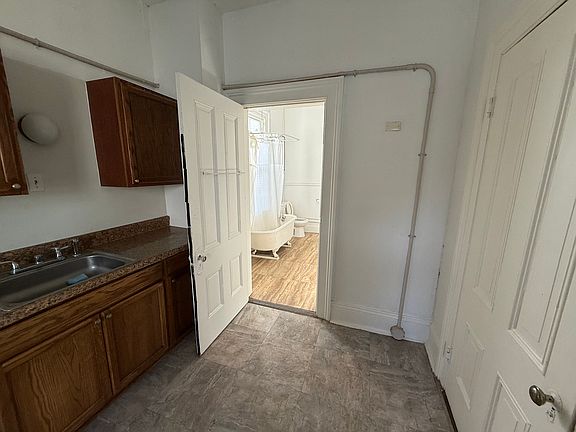 5th image of 1003 Floyd St #4