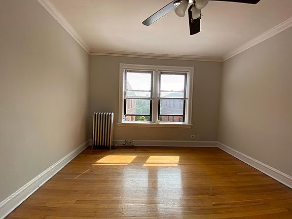 3rd image of 914 W Oakdale Ave #3E