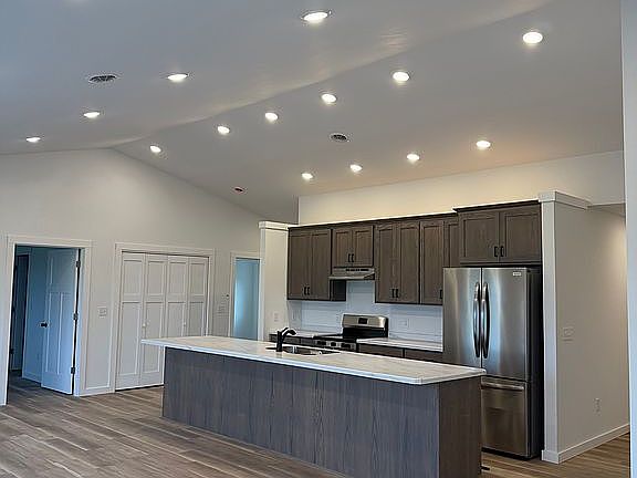 4th image of 1124 Canterbury St
