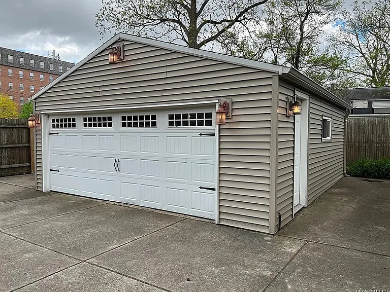 151 Eagle St — Photo 26