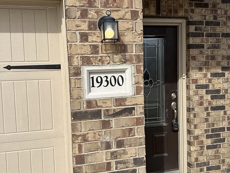 19300 Andrew Jackson St — Photo 2