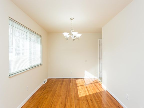 5th image of 19 Hammes Dr