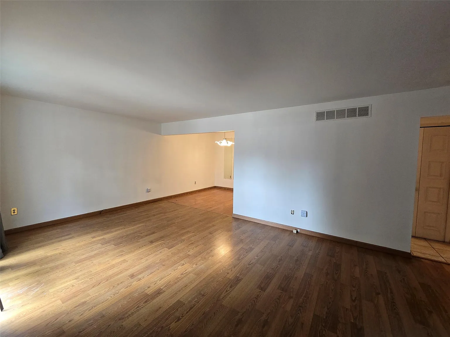 2 bed, 1.5 bath, 1201 sqft, $1,559 — Photo 2