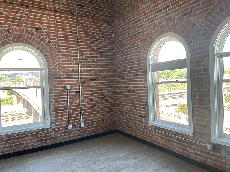 400 S Union Ave — Photo 11