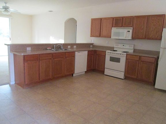 4th image of 580 Charlotta Ave SE