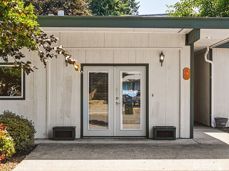 3rd image of 8610 Sequoia Court SE