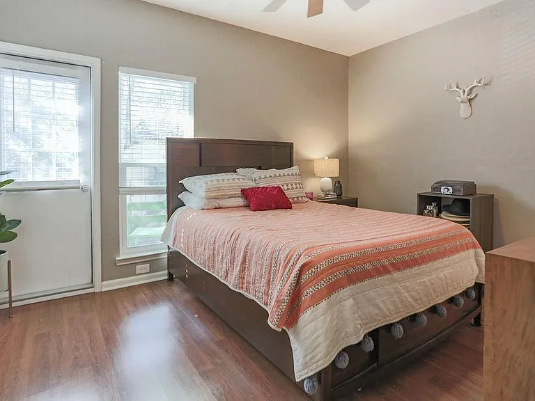 1307 Kinney Ave #121 — Photo 9
