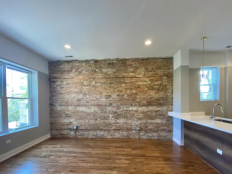 1836 W Augusta Blvd — Photo 3