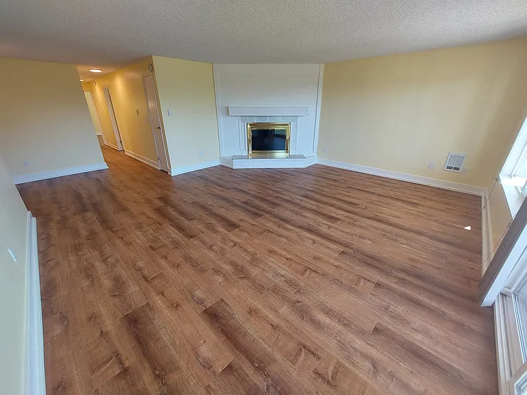 28422 16th Ave S #4 — Photo 3