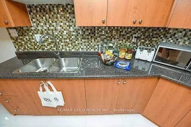 198 Harrowsmith Dr — Photo 18