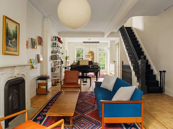 366 6th Ave, Brooklyn, NY 11215