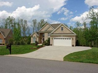 1095 Grand Oaks Dr, Forest, VA 24551