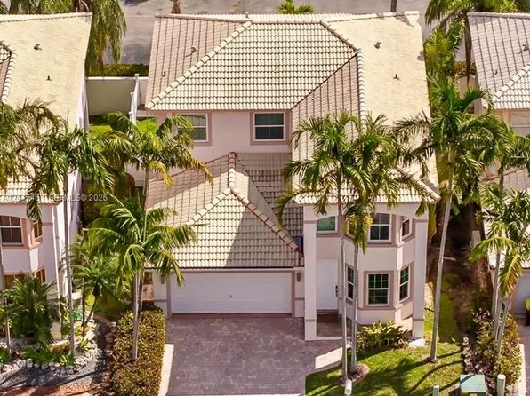 208 SE 15th St, Dania, FL 33004