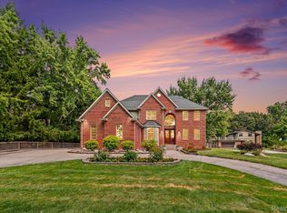 728 Troyvally St, Troy, MI 48098